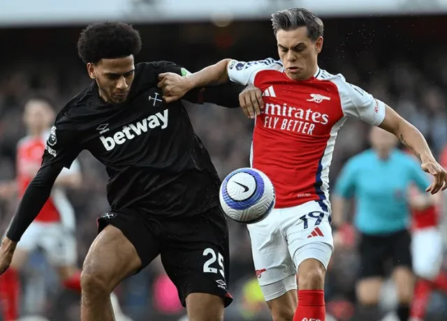 Trận thua 0-1 trước West Ham ngay trên sân nhà Emirates rơi vào tình thế khó khăn